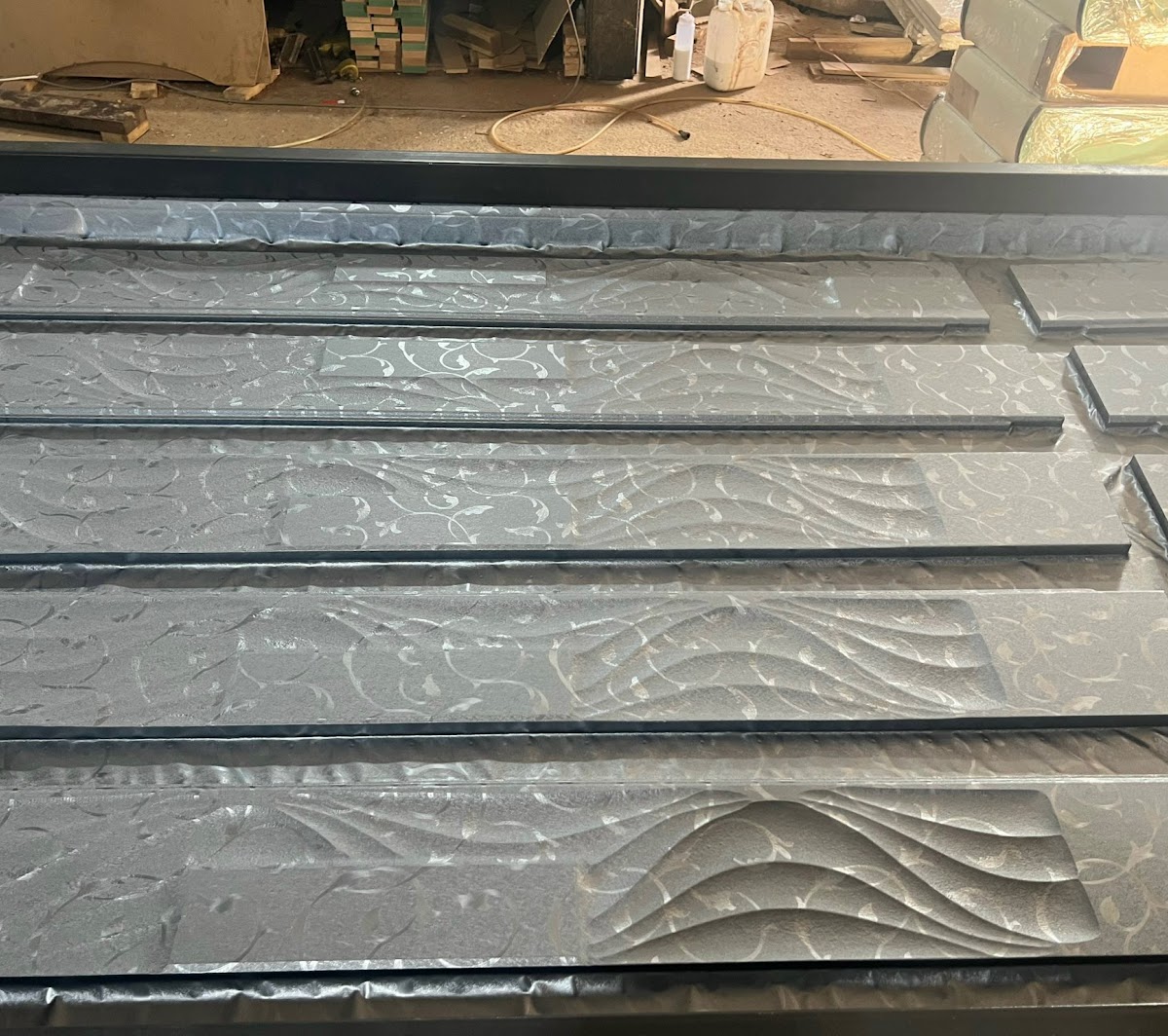 Tấm ốp tường 3D sóng hoa văn — xám than — Gỗ Minh Hiền