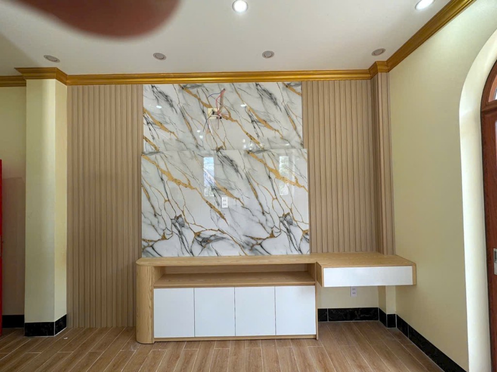Vách tivi vân đá — lam sóng gỗ & kệ console — Gỗ Minh Hiền